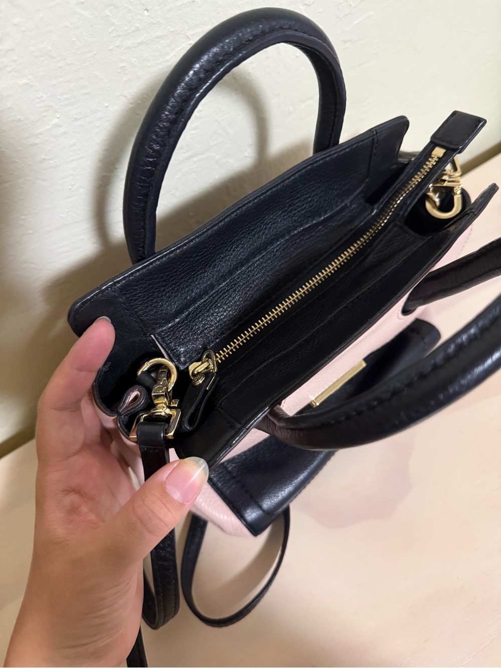 Tory Burch Two-Tone Pink and Black Leather cross body purse - Picture 4 of 6